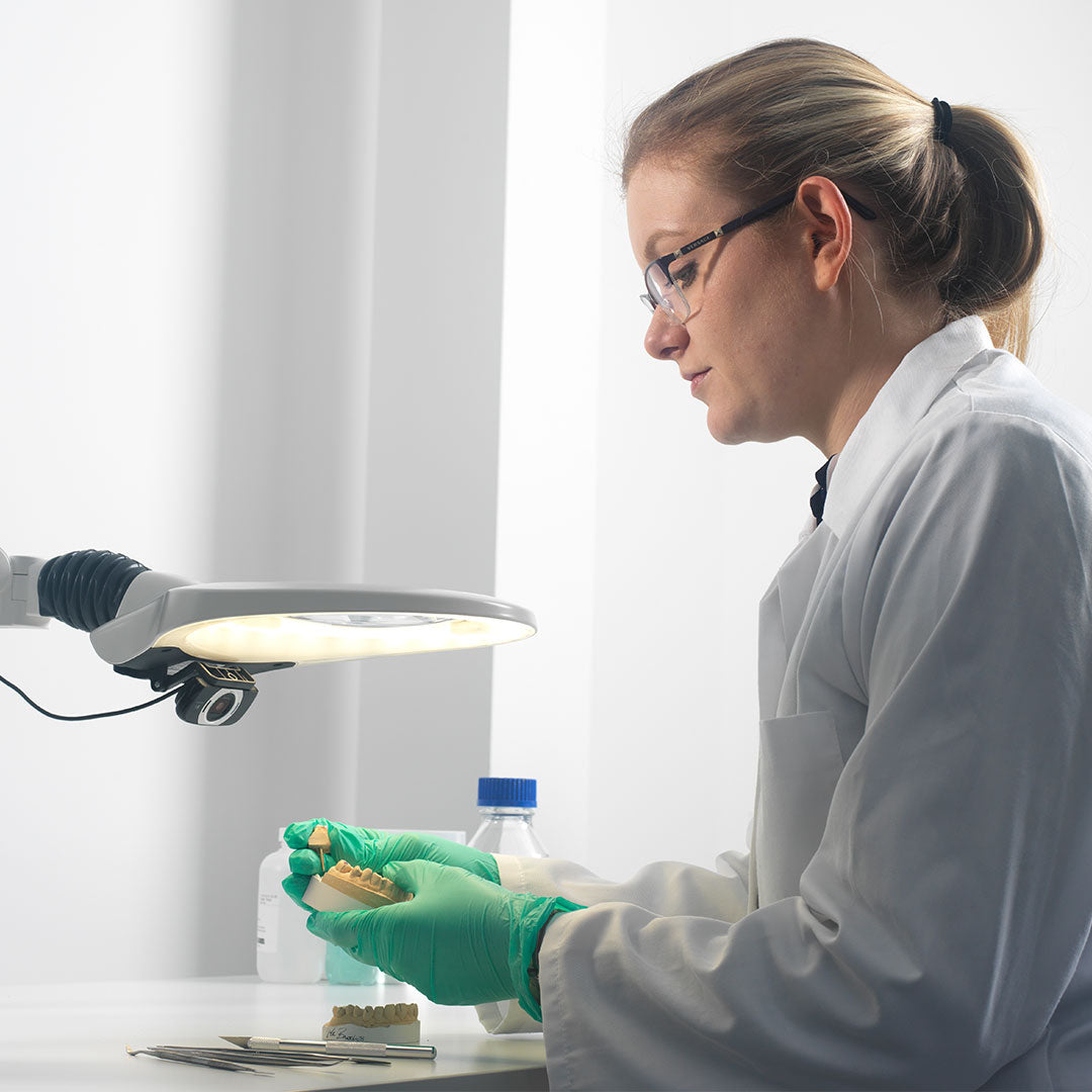 BenchKam Circus LED 3.5D bench magnifier camera system